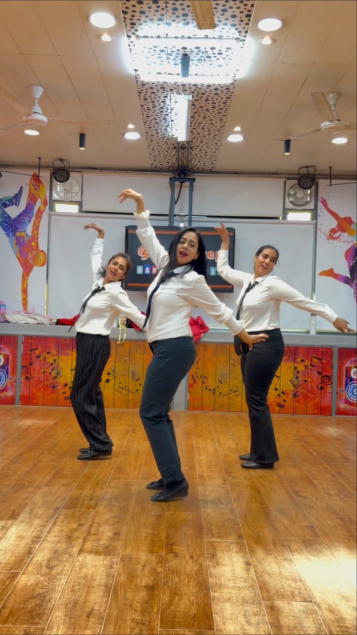 Taras l Dance Cover l Sharvari l Short Videos l Step2Step Dance Classes Mohali #dance #shorts #ytv